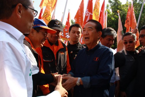 Soong campaigning 2015
