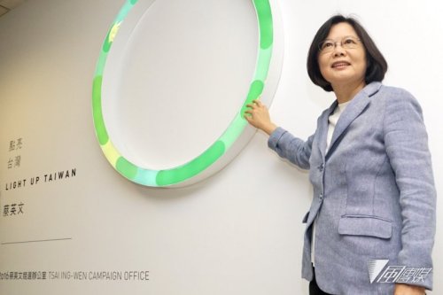 Tsai light up taiwan logo